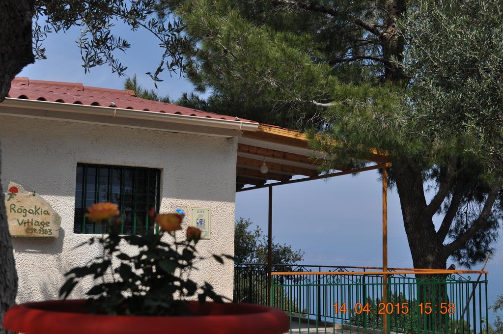 Rogakia Village Est. 1983 Zóla Rum bild